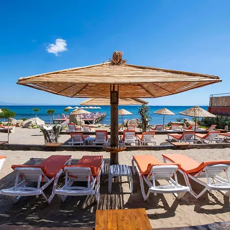 Antique Beach And Bungalow ホテル 3*