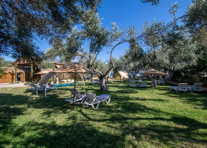 Antique Beach And Bungalow Hotel 3*